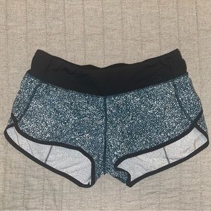 Lululemon Speed Shorts - Size 6 - Pebble Print Parfait